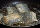 Bạn đã biết rán cá đúng cách để tránh nguy cơ ung thư ?