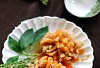 Vẻ đẹp ẩm thực tinh tế món cá chiên giòn tạo hình hoa cúc nở rộ đẹp mắt