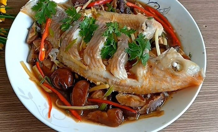 Cach-lam-ca-hap-cuon-banh-trang-ngot-thom-hap-dan Cach-lam-ca-hap-cuon-banh-trang-cham-nuoc-mam-chua-ngot