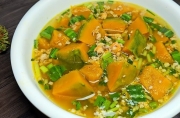 Canh cá chép nấu cà rốt và bí đỏ bổ dưỡng cho người đau dạ dày