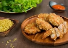 Thưởng thức chả cá chiên cốm mềm ẩm, hương cốm xanh dịu nhẹ khi thu về