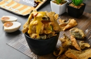 Snack da cá hồi chiên giòn bùi béo, giàu dinh dưỡng chiêu đãi gia đình