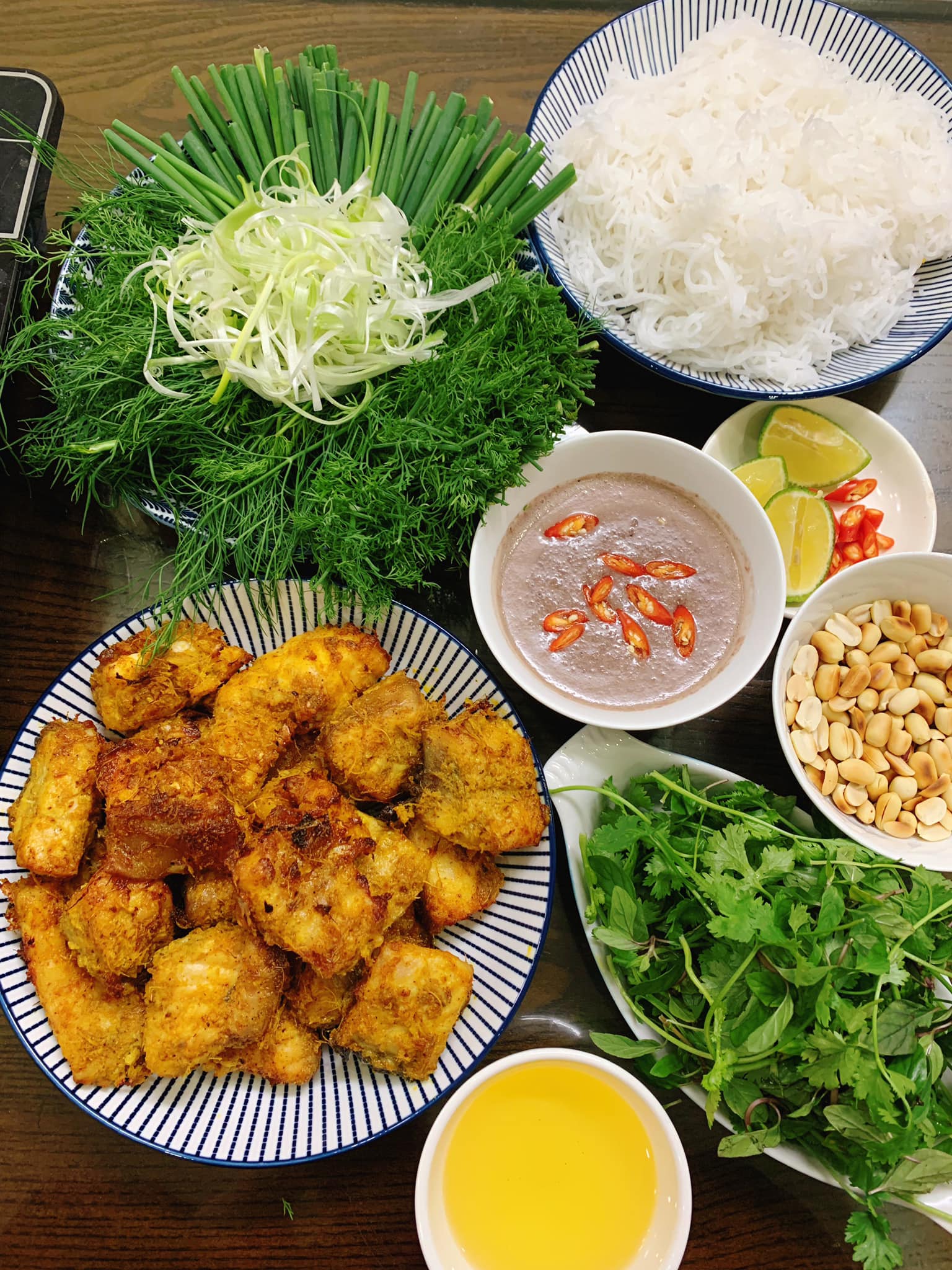 bún cá lăng nướng Bun-ca-lang-nuong-kem-mam-tom
