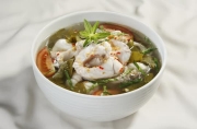 Nấu canh chua cá lăng lá giang thanh mát tròn vị cho bữa cơm gia đình