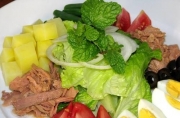 Salad măng cá Ngừ