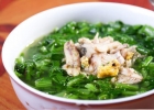 Giải nhiệt ngày hè: Canh cải xanh nấu cá lóc thanh mát