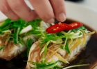 Mẹo làm cá tầm hấp gừng hành không tanh, thơm phức